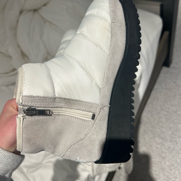 Ugg snow boots - Picture 2 of 3